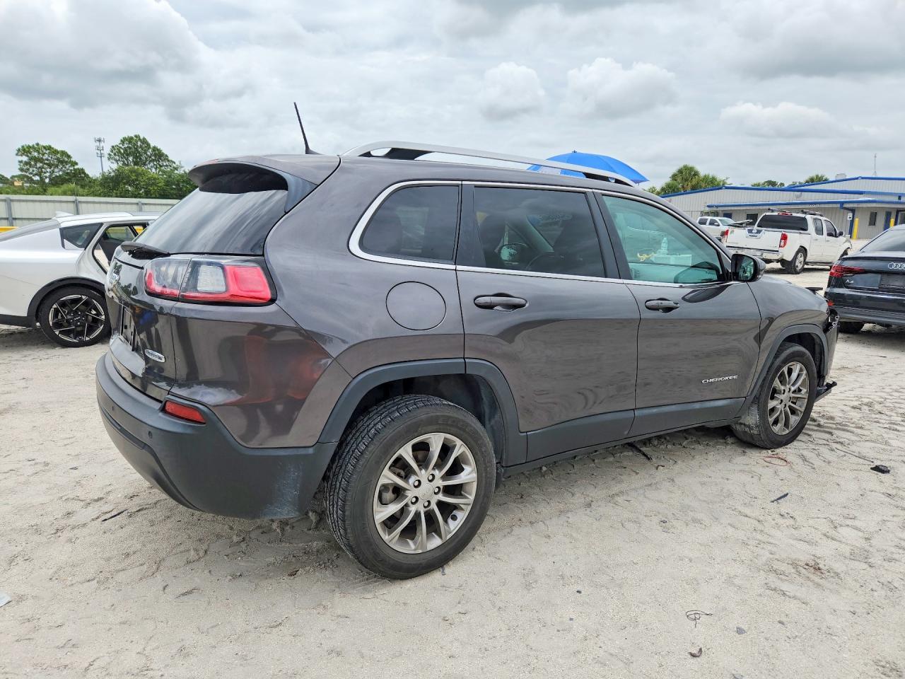 2021 Jeep Cherokee Latitude Plus - Image 3