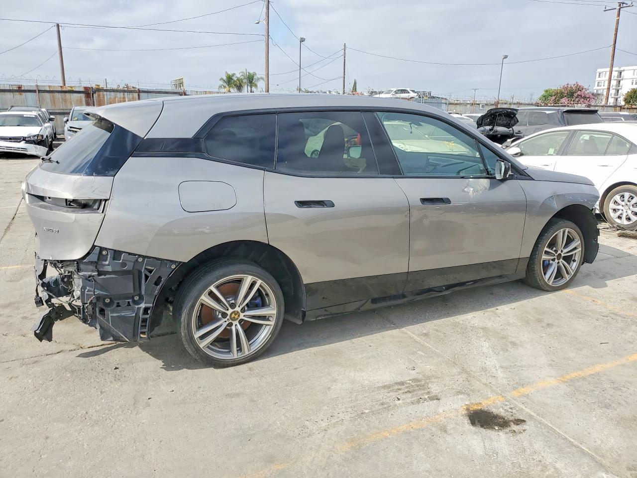 2024 BMW Ix xDrive50 - Фото 3