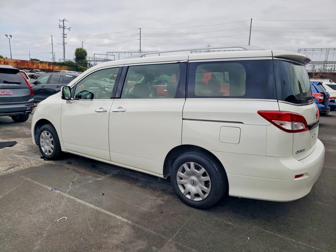 2014 Nissan Quest 3.5 S - Image 2