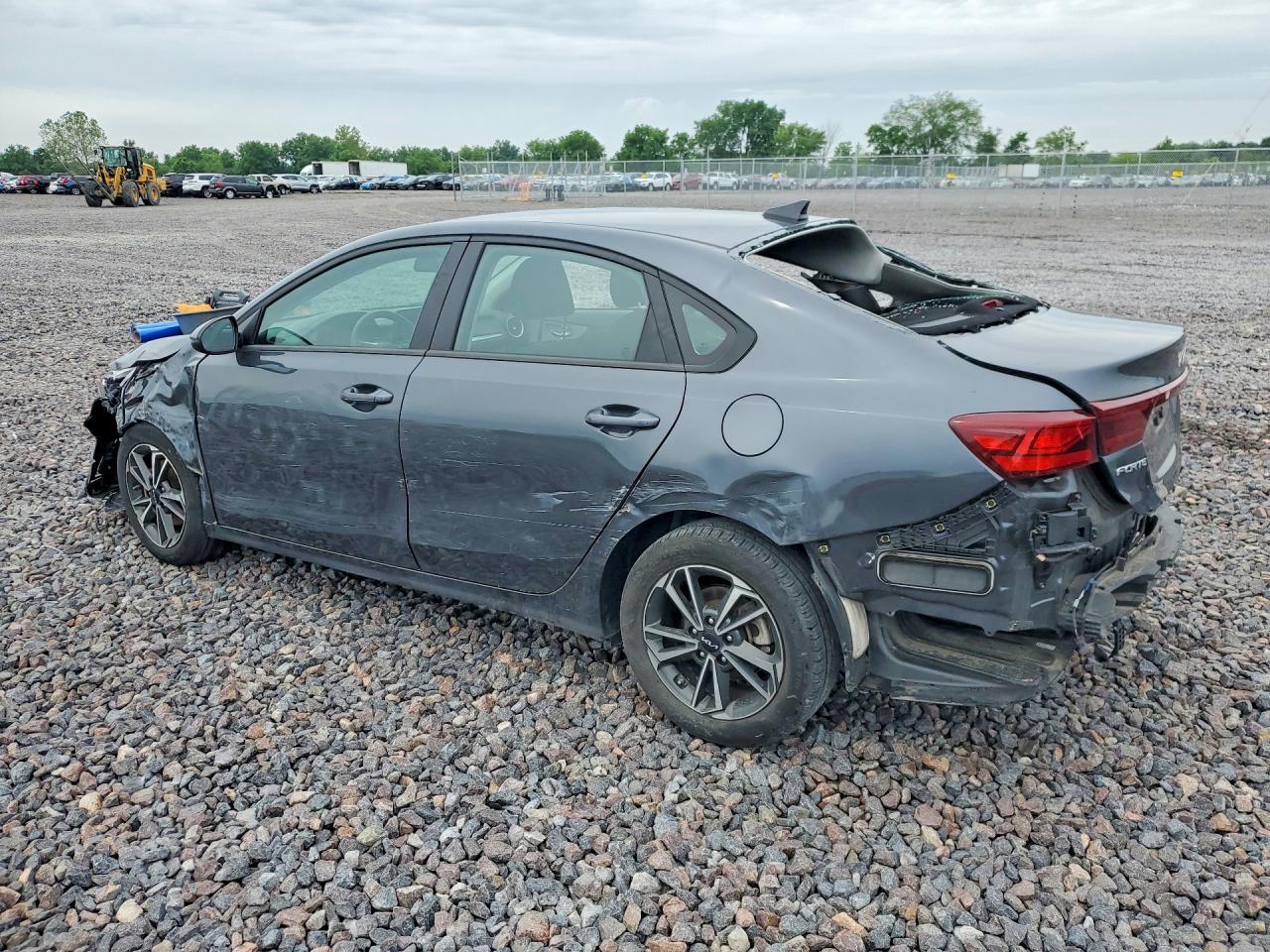 2023 Kia Forte Lxs - Image 2