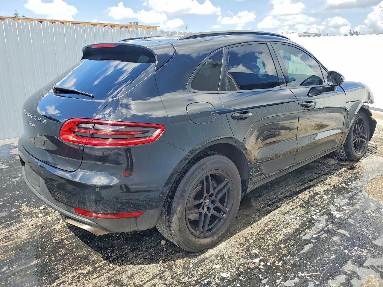 2018 Porsche Macan - Image 3