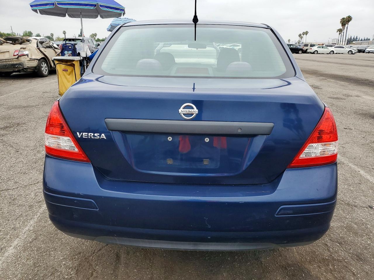 2011 Nissan Versa 1.6 Base - Фото 6