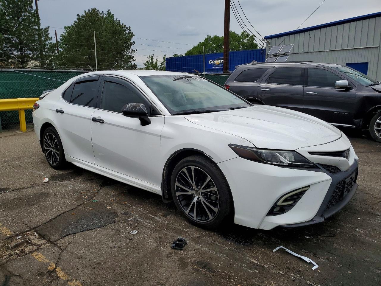 2019 Toyota Camry Se - Фото 4