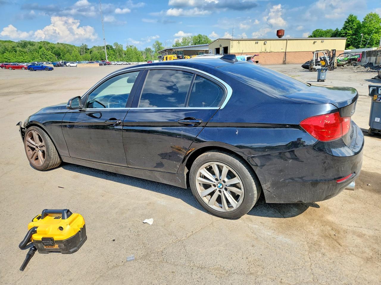 2015 BMW 335 Xi - Image 2