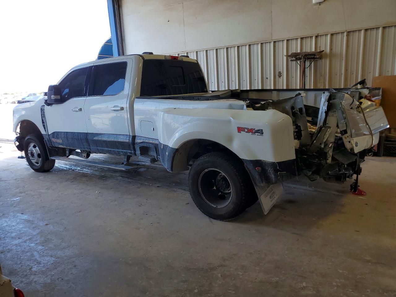 2024 Ford F350 Super Duty - Фото 2