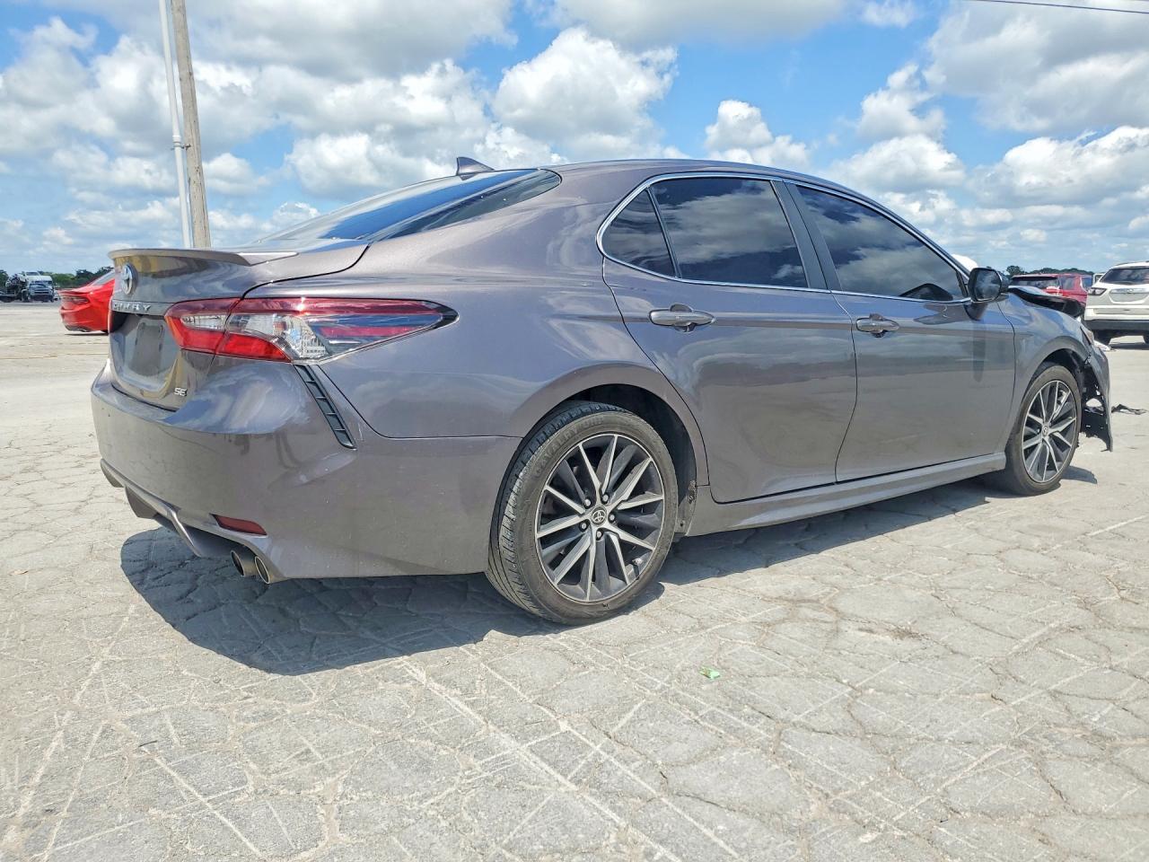 2021 Toyota Camry Se - Image 3