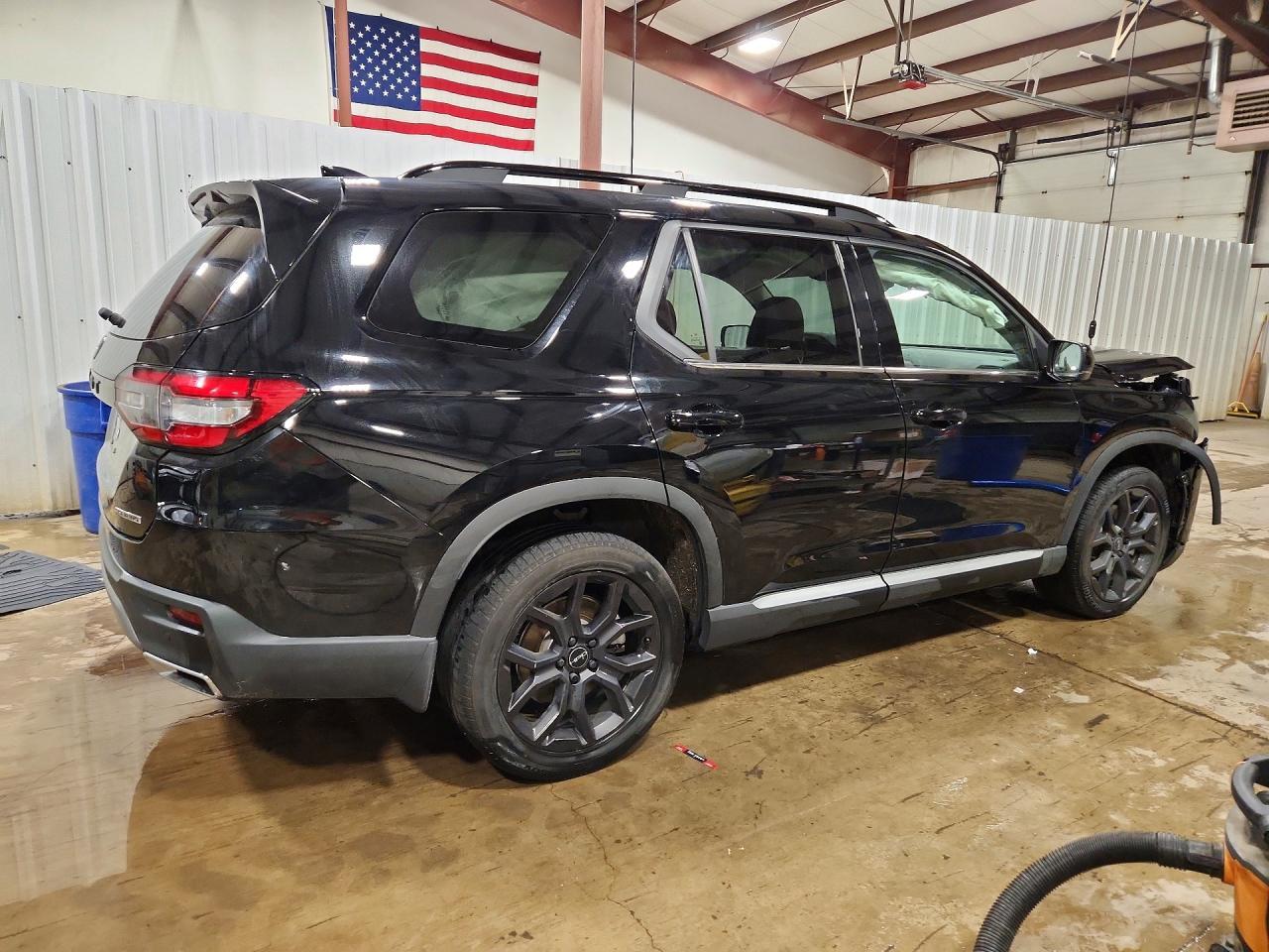 2025 Honda Pilot Touring - Image 3