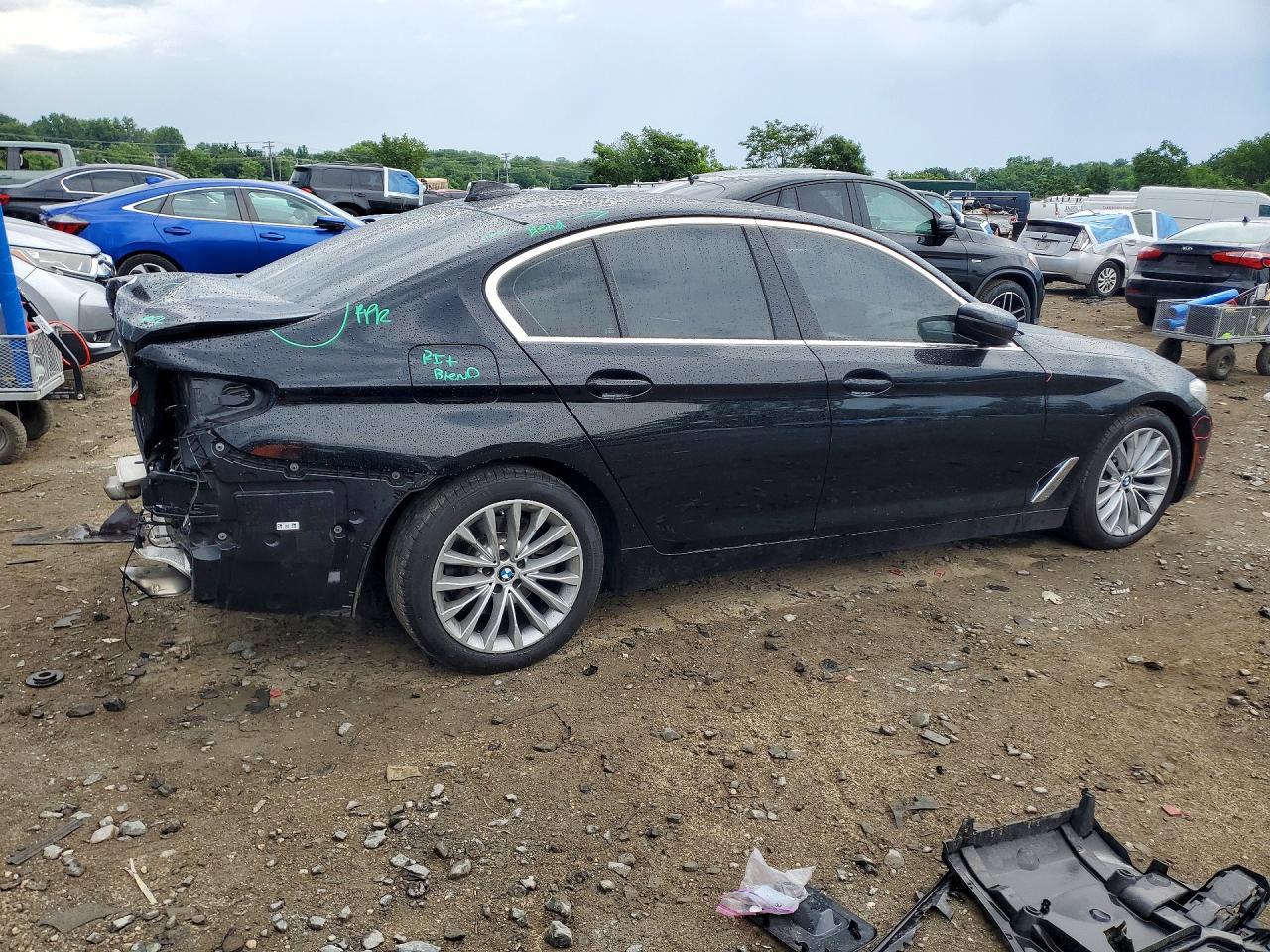 2021 BMW 530 Xi - Image 3