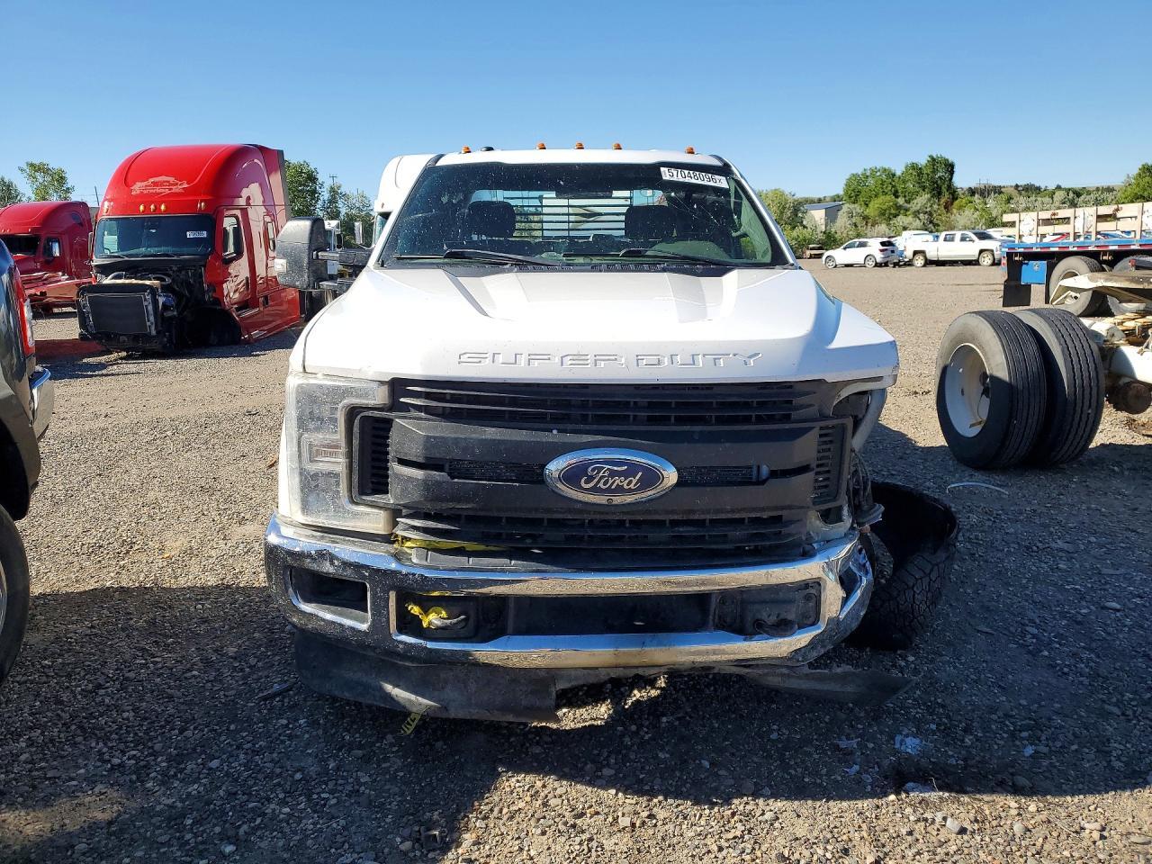 2019 Ford F350 Super Duty - Image 5