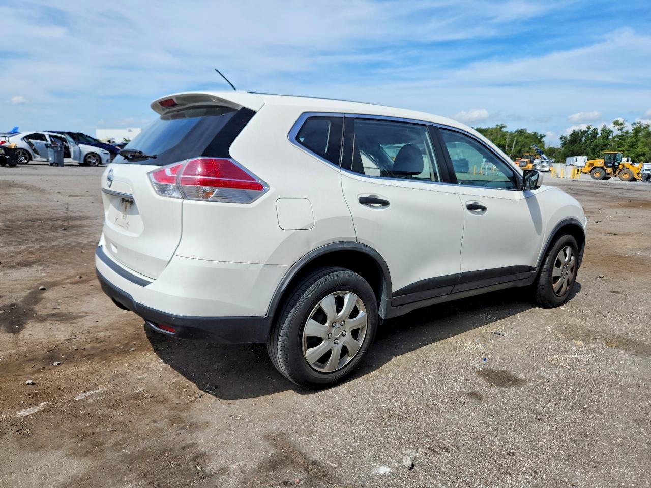 2016 Nissan Rogue S - Фото 3