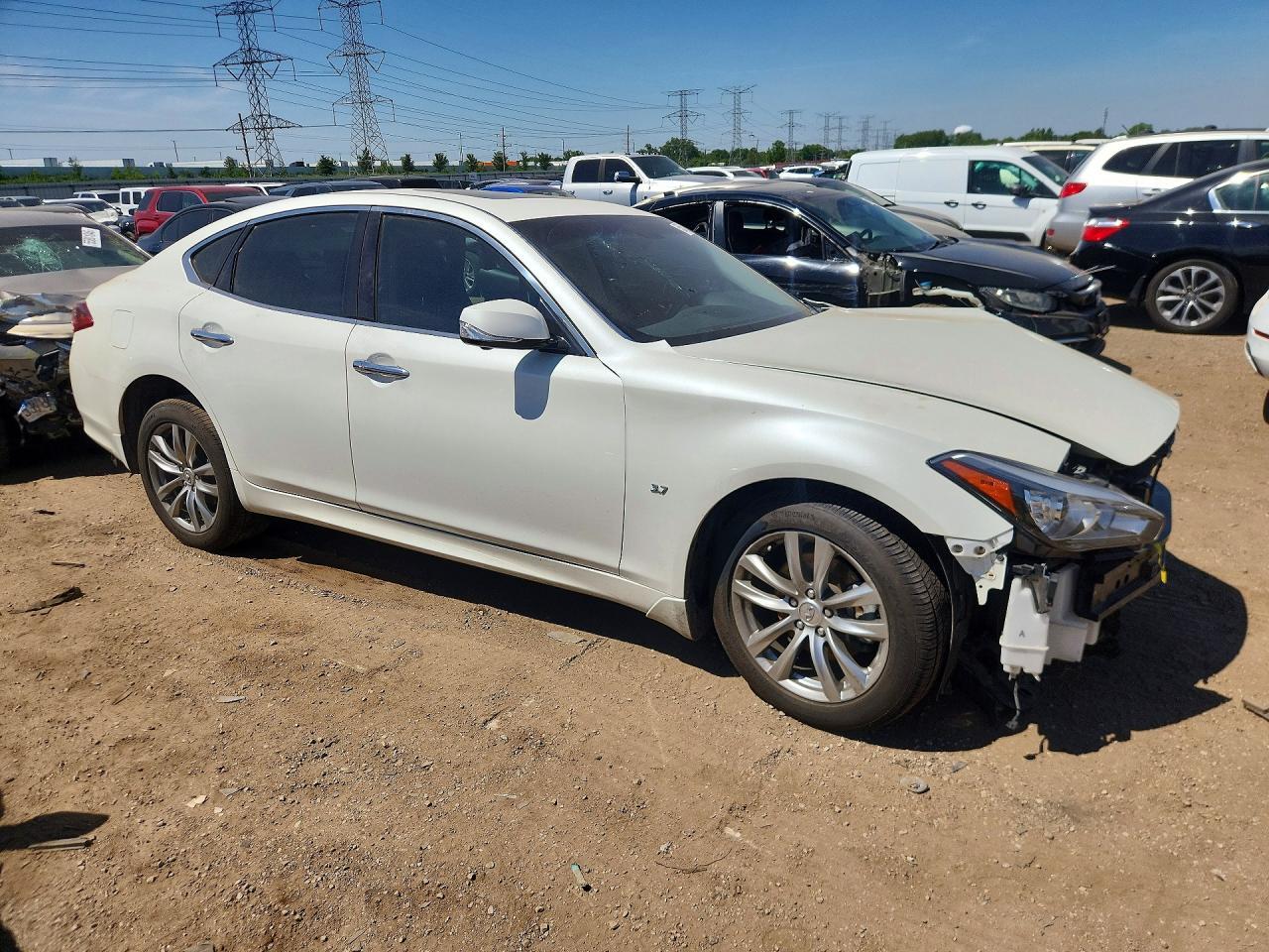 2019 Infiniti Q70 3.7 Luxe - Image 4