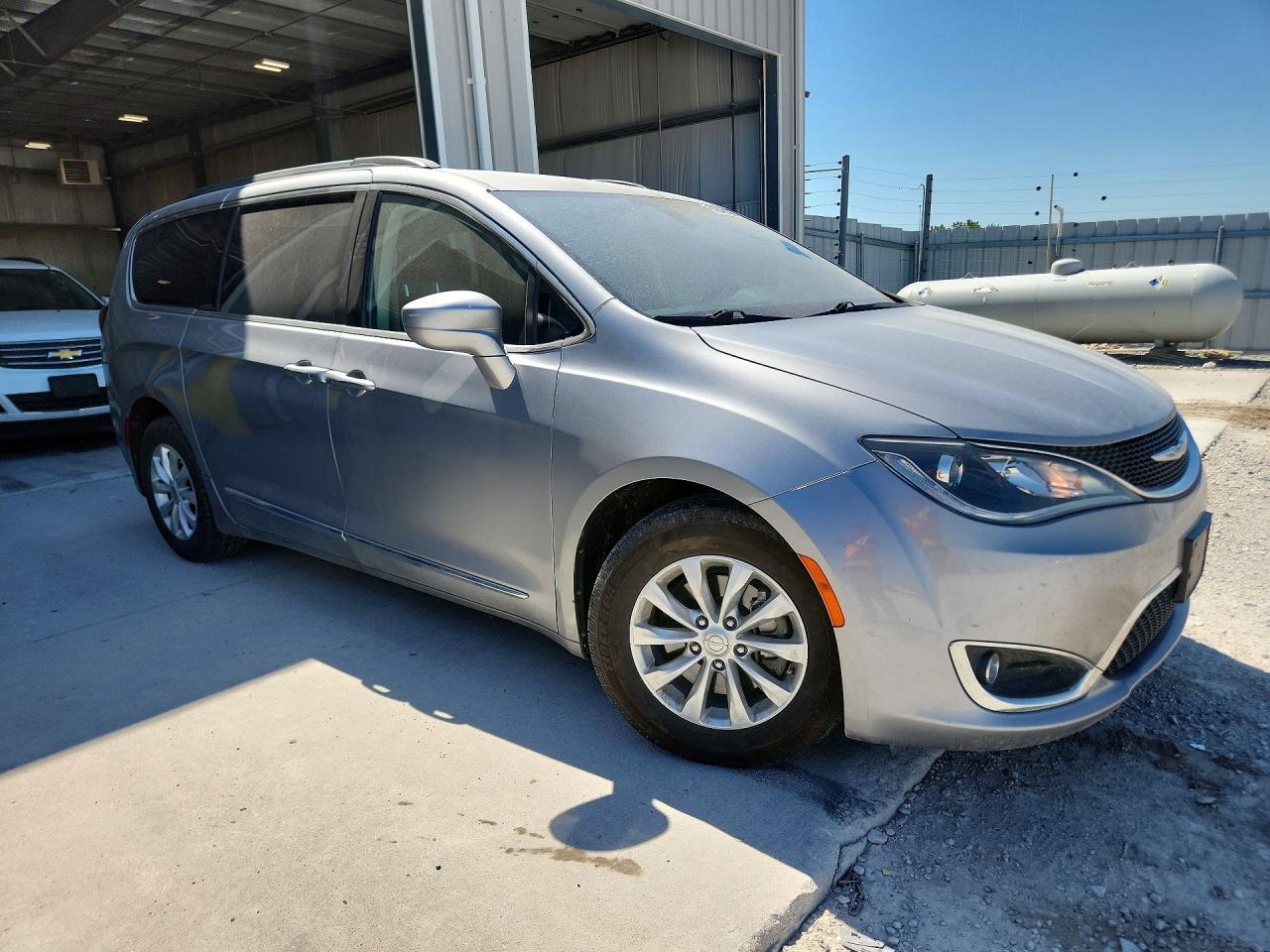 2017 Chrysler Pacifica Touring L - Фото 4
