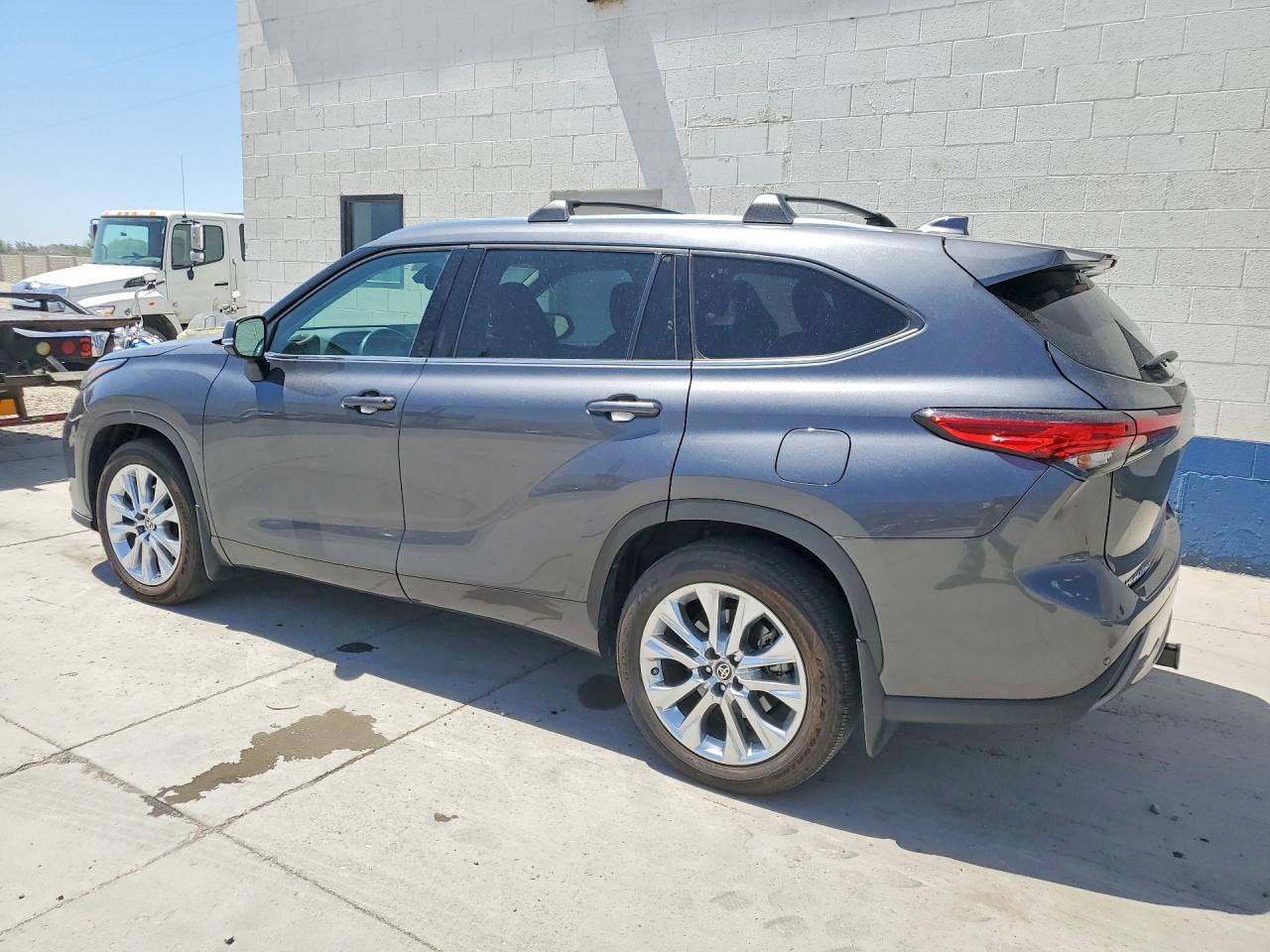 2021 Toyota Highlander Limited - Image 2