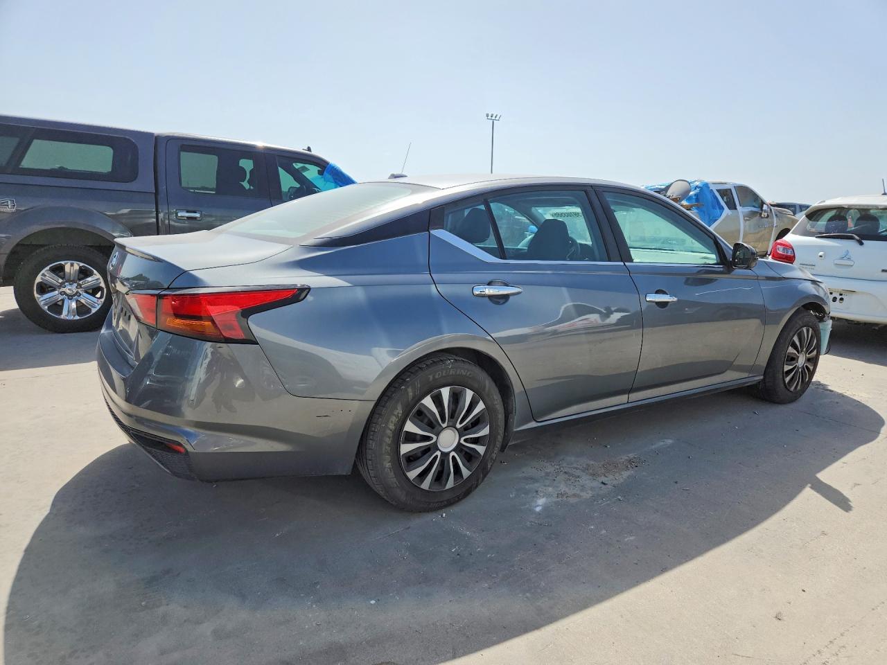 2019 Nissan Altima S - Фото 3