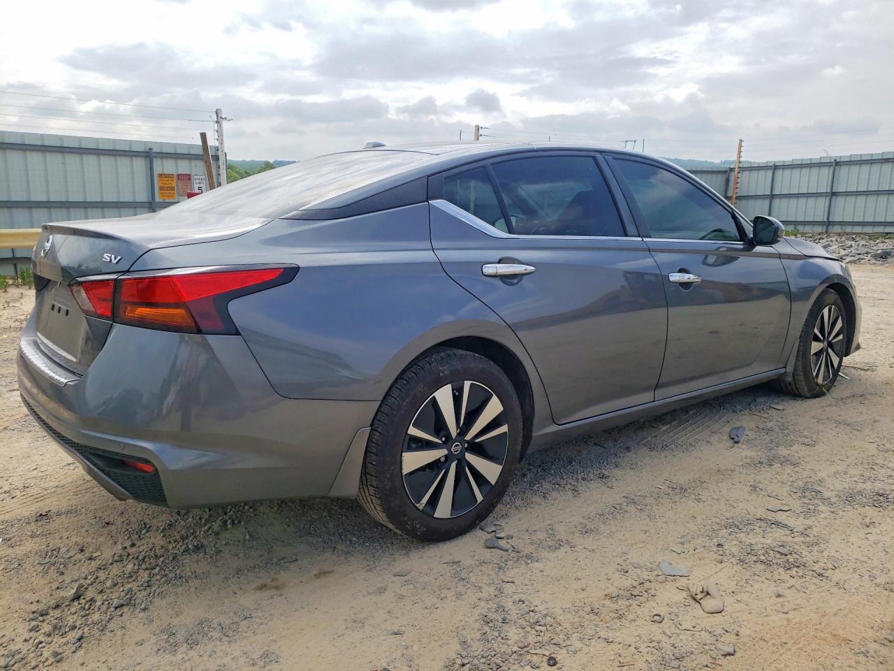 2021 Nissan Altima Sv - Image 3