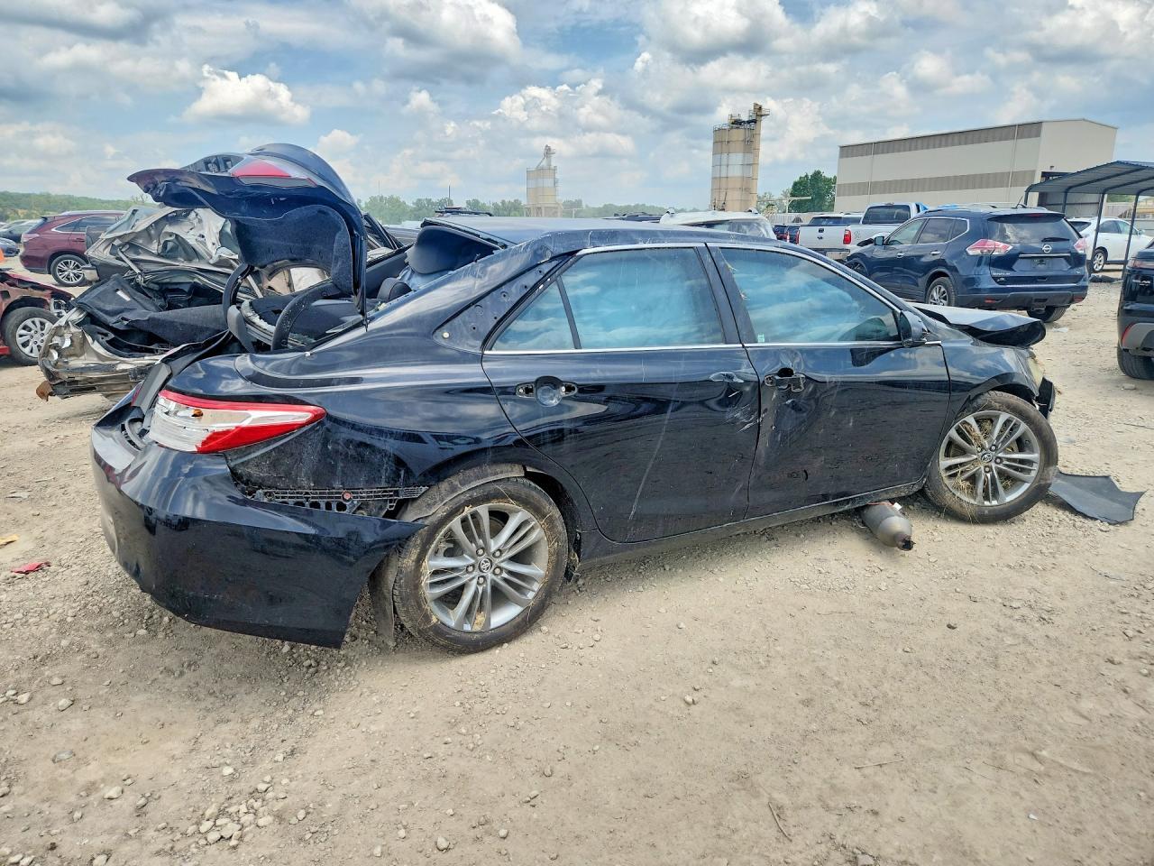 2016 Toyota Camry Se - Image 3