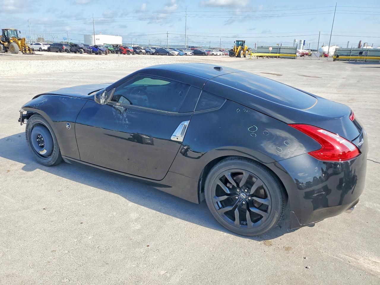 2015 Nissan 370Z Touring - Image 2