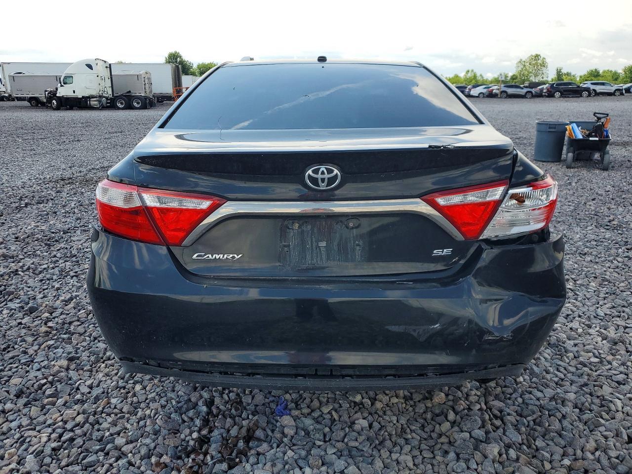 2017 Toyota Camry Se - Фото 6