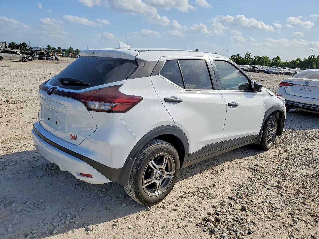 2025 Nissan Kicks Play S - Image 3