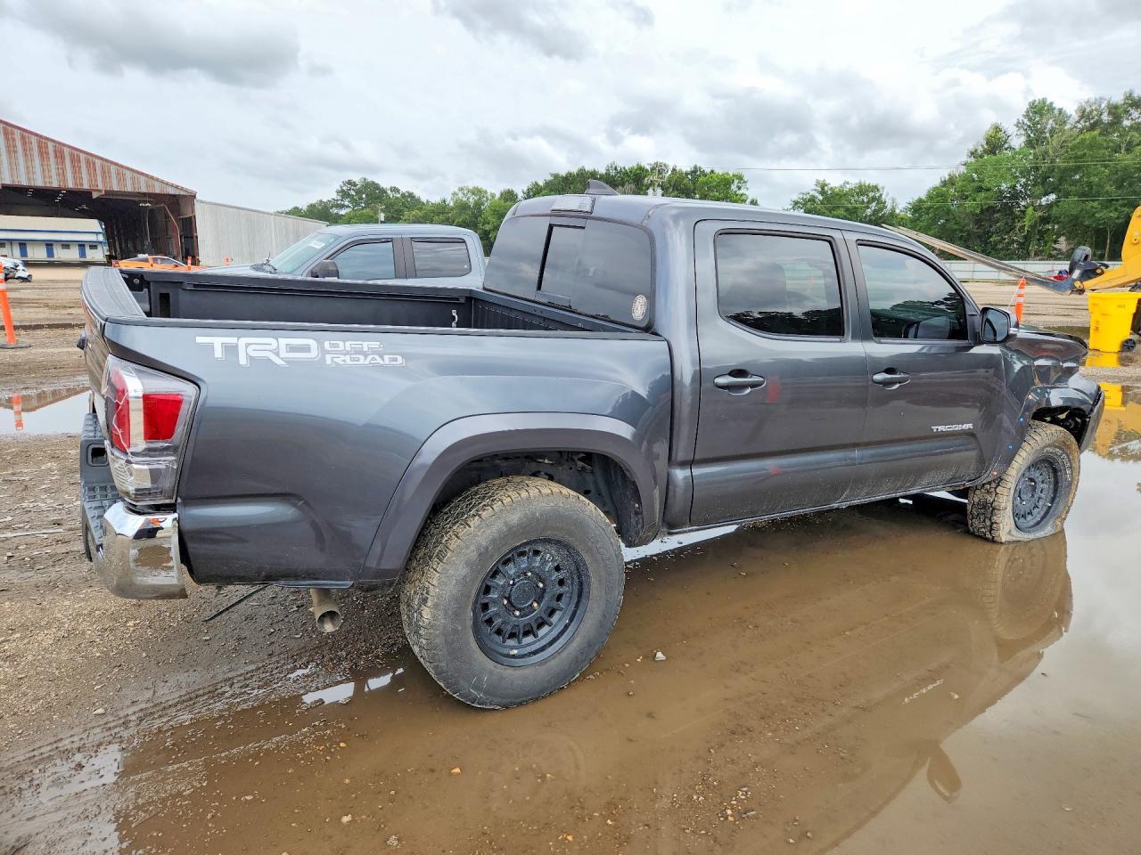 2019 Toyota Tacoma Trd Sport - Image 3