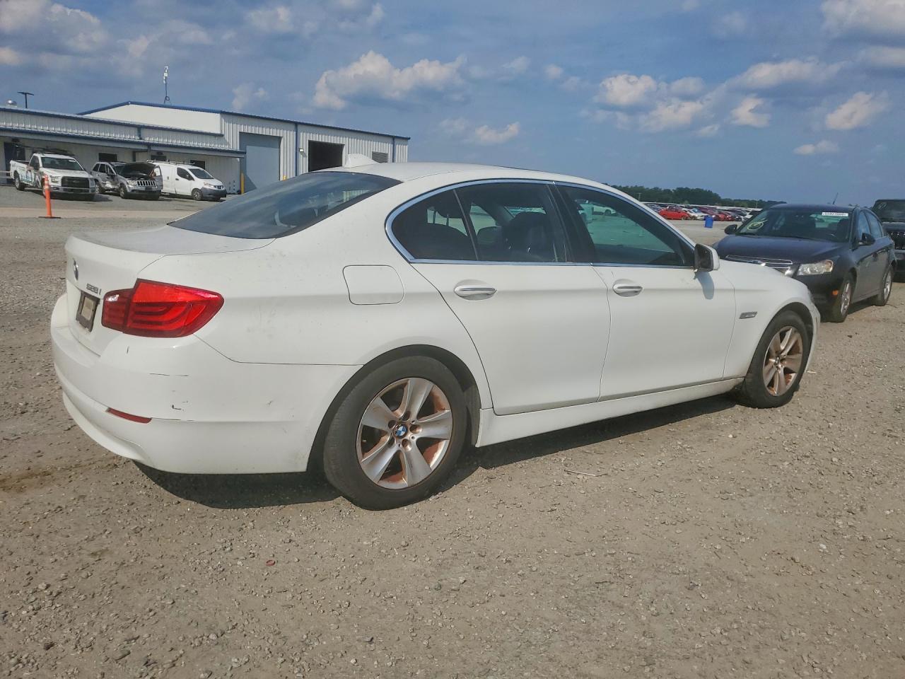 2012 BMW 528 I - Image 3