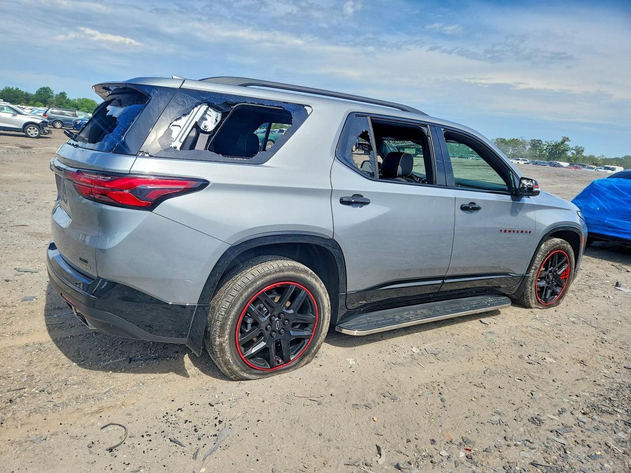 2023 Chevrolet Traverse Premier - Фото 3