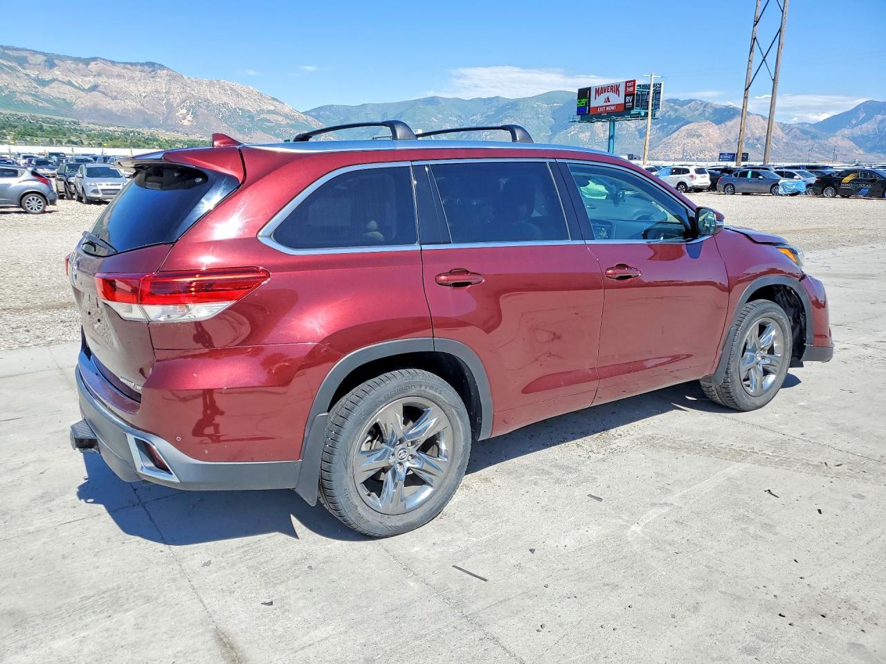 2017 Toyota Highlander Limited Platinum - Image 3