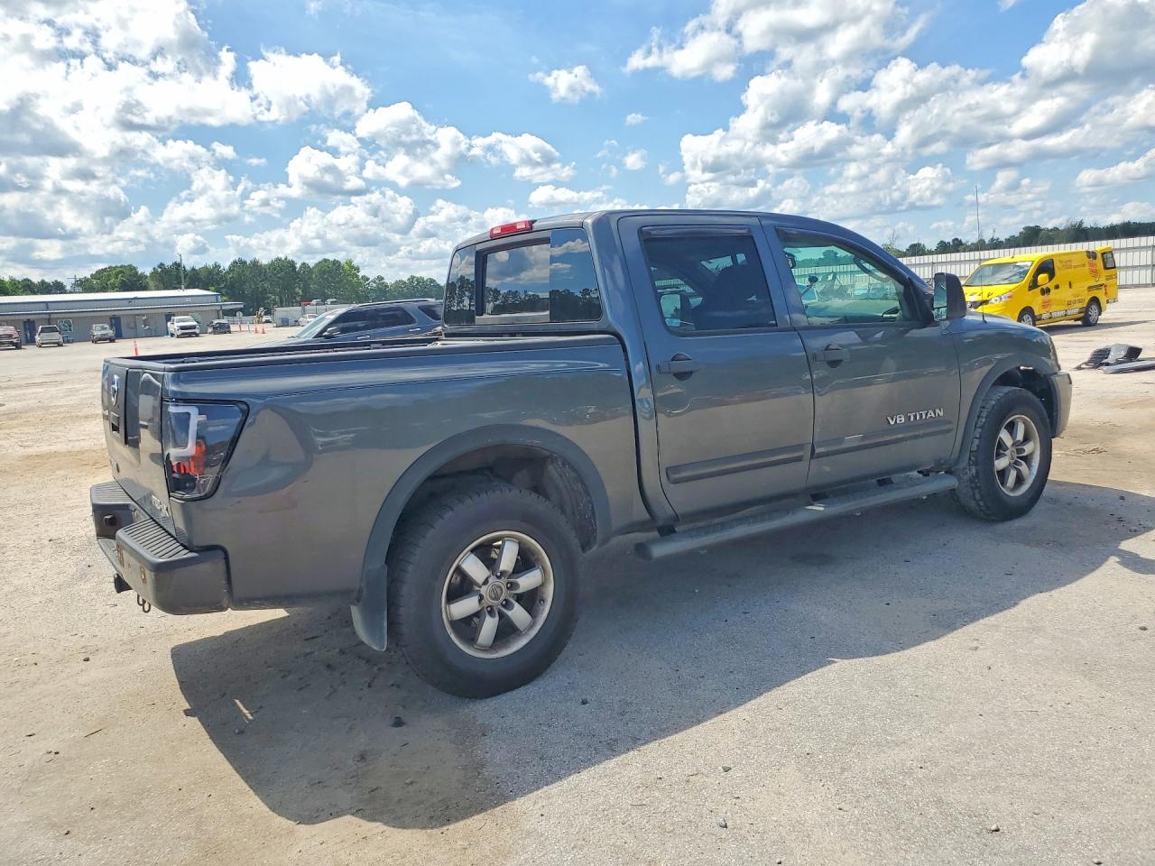 2010 Nissan Titan Se - Фото 3