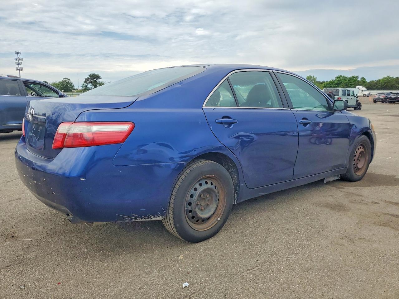 2016 Toyota Camry - Image 3