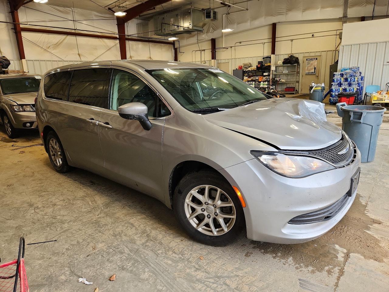 2017 Chrysler Pacifica Touring - Фото 4