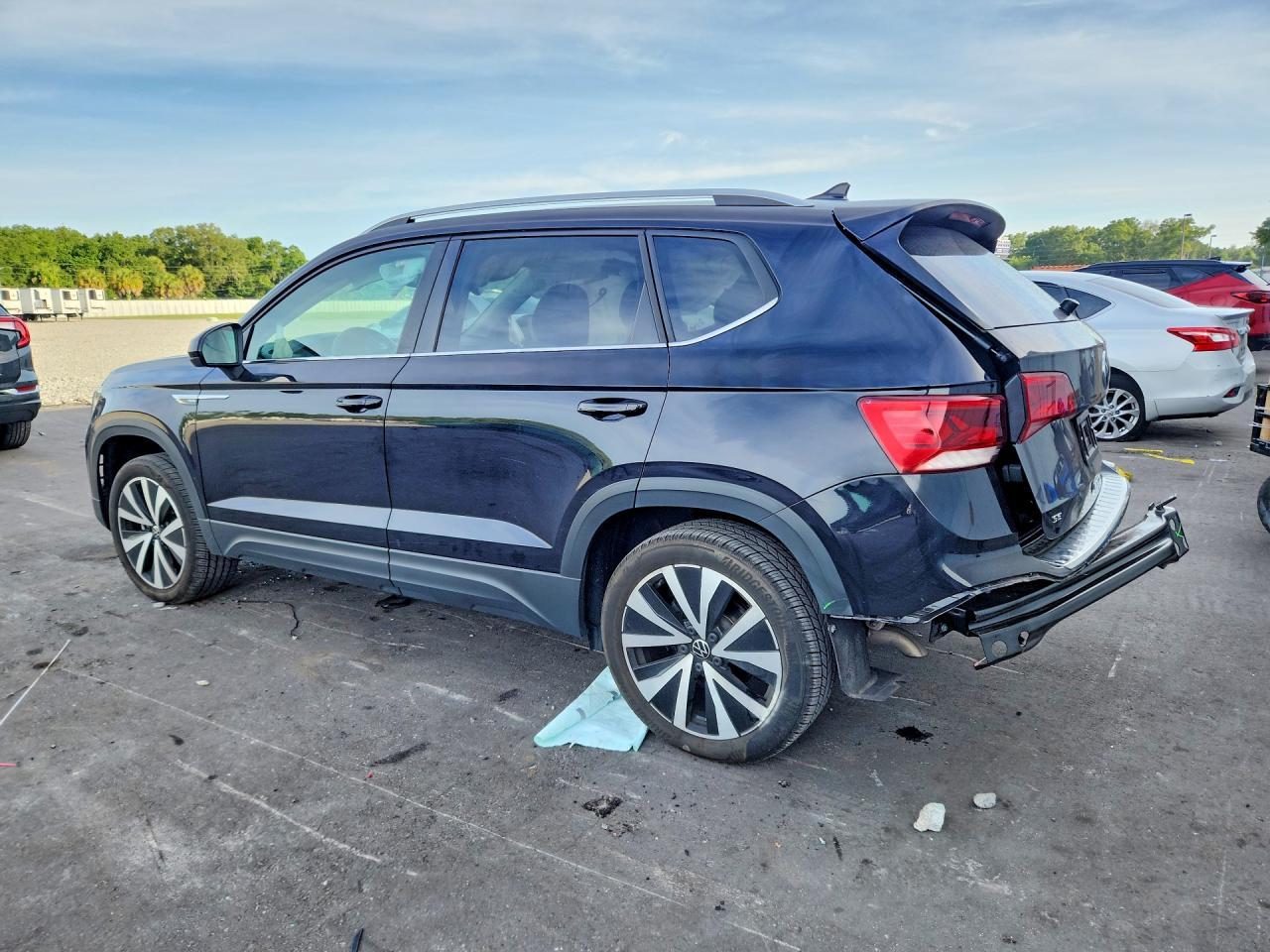 2024 Volkswagen Taos Se - Фото 2