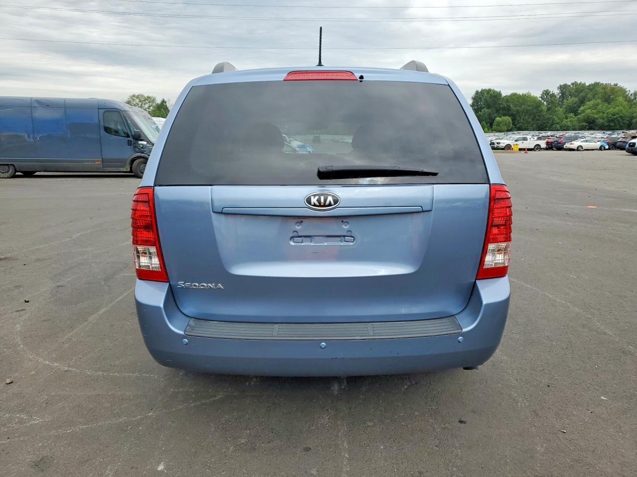 2012 Kia Sedona Lx - Image 6