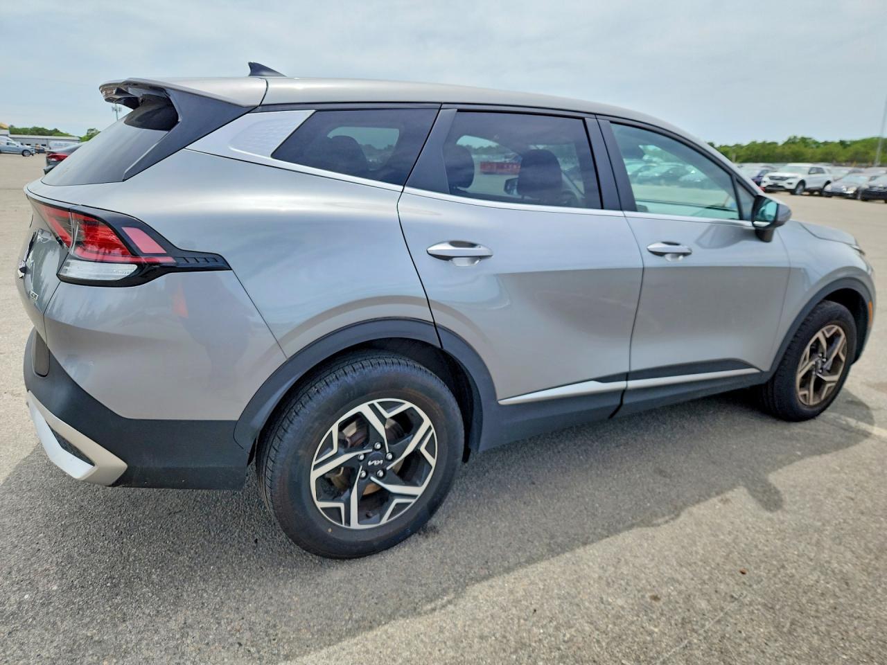 2023 Kia Sportage Lx - Image 3