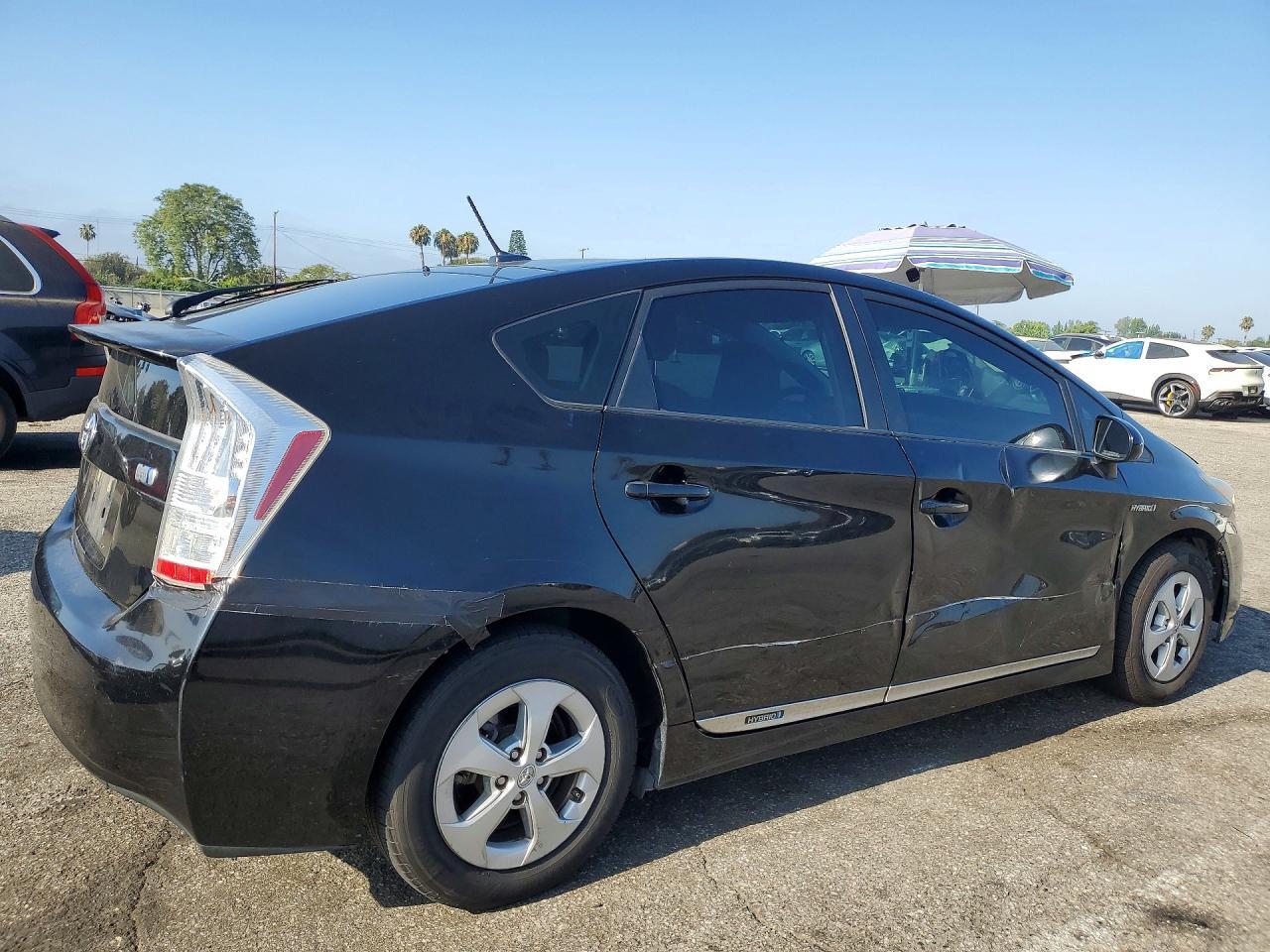 2011 Toyota Prius Three - Фото 3