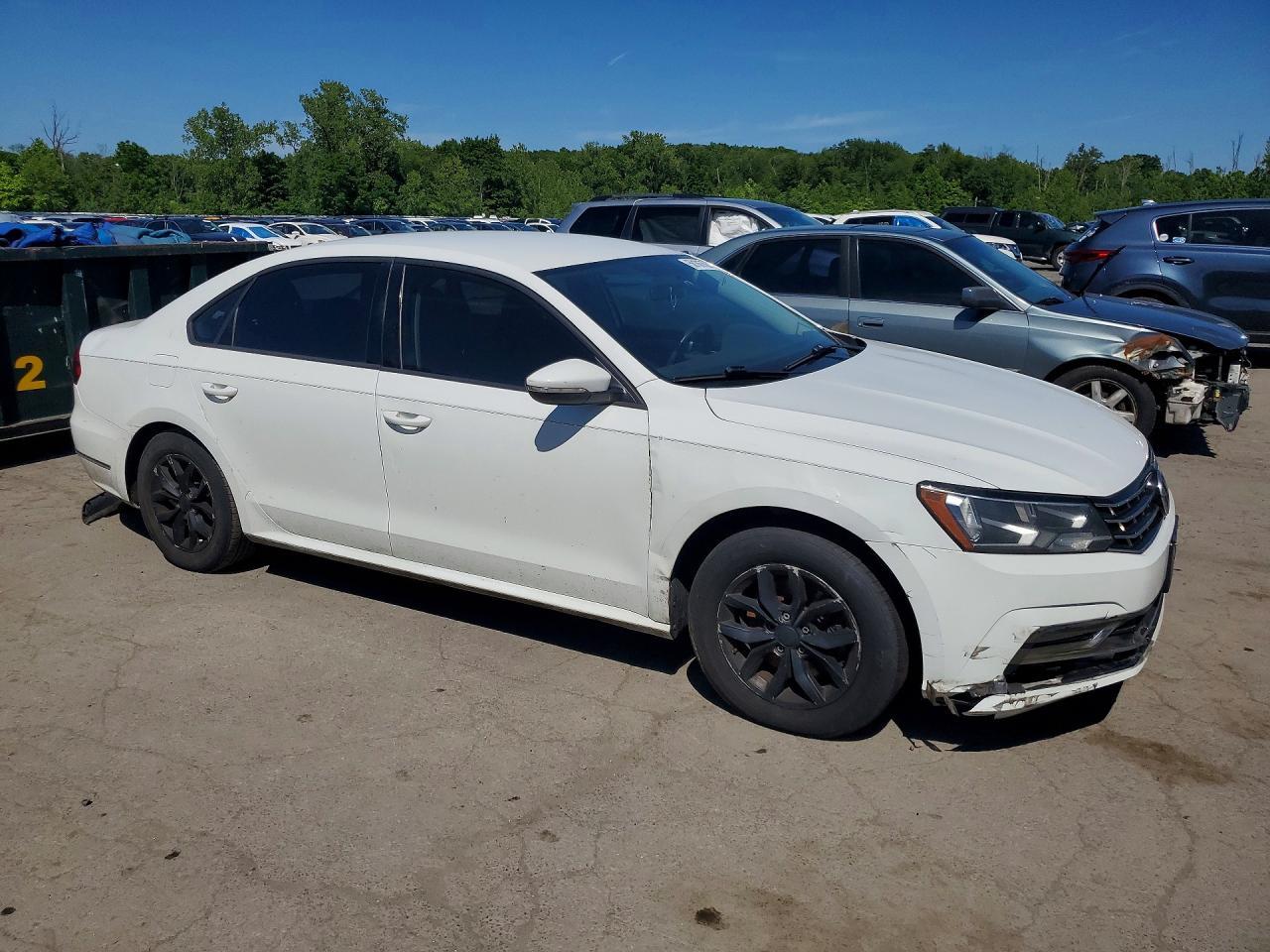 2018 Volkswagen Passat S - Фото 4