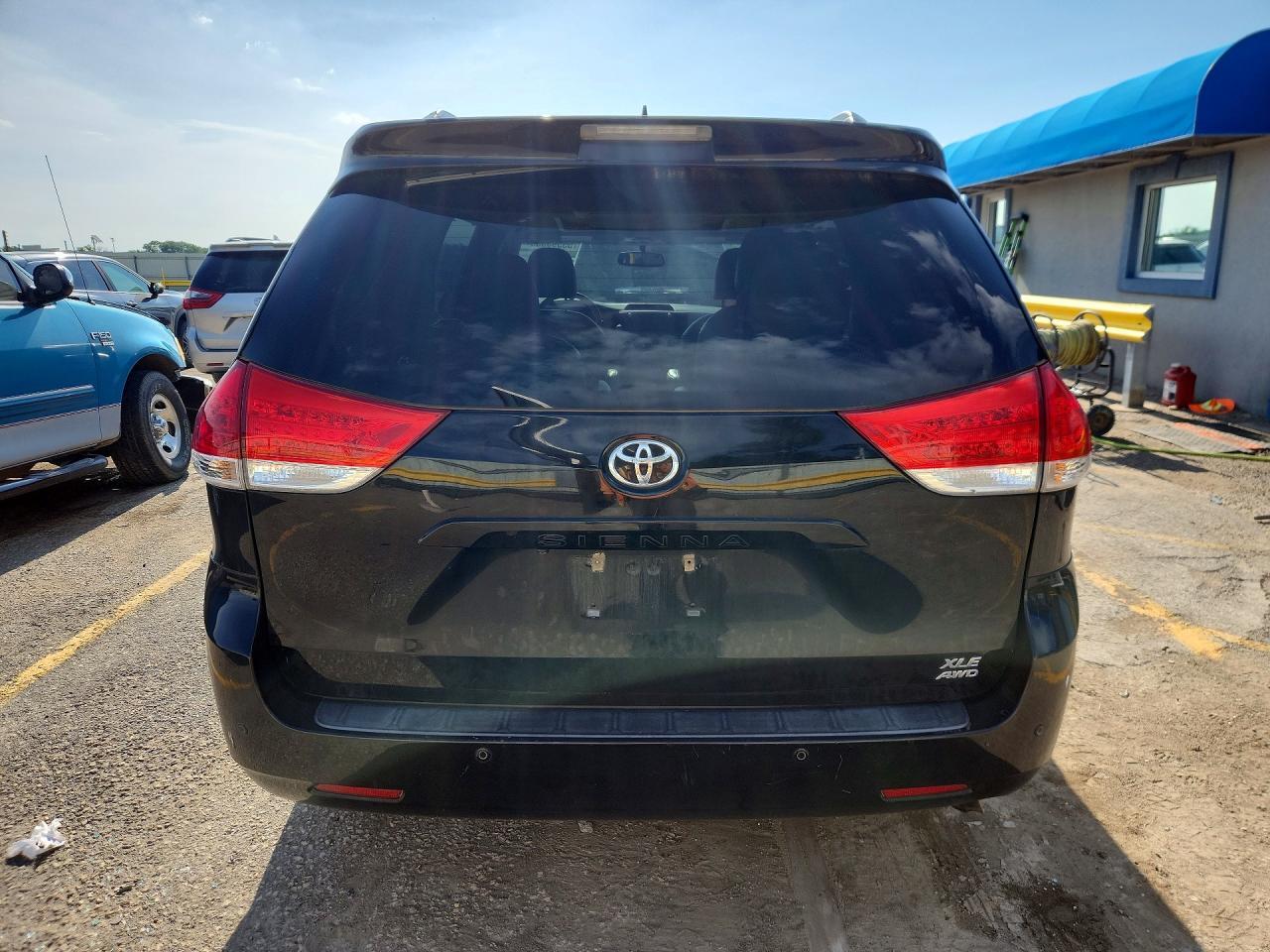 2014 Toyota Sienna Xle 7-Passenger - Фото 6