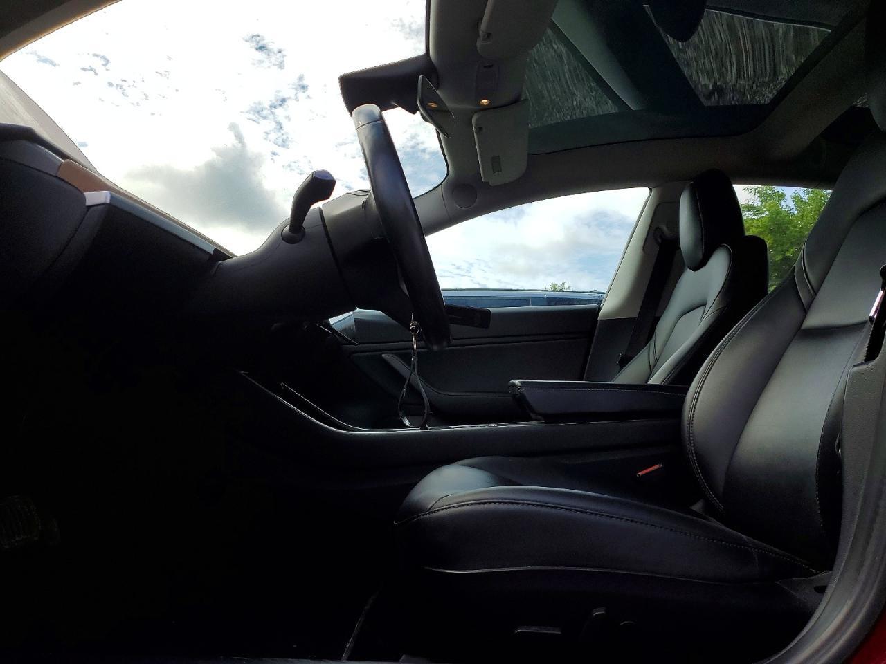 2018 Tesla Model 3 - Фото 7