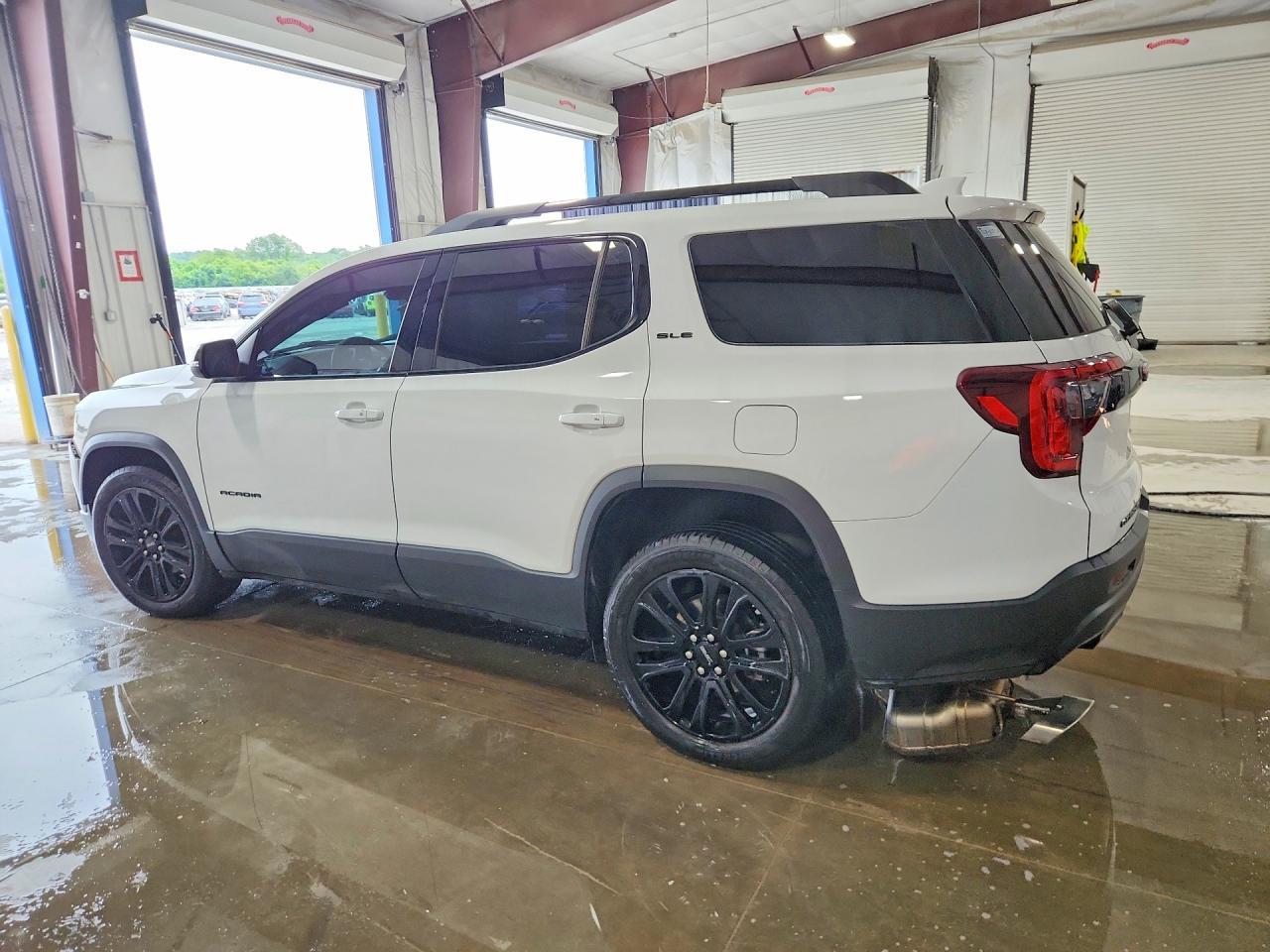 2023 GMC Acadia Sle - Image 2