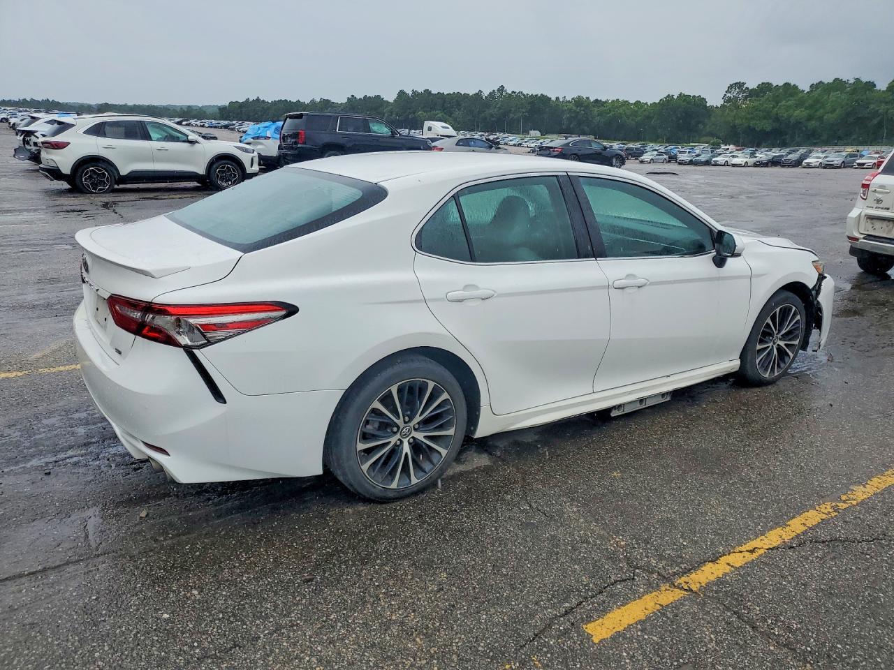 2018 Toyota Camry Se - Фото 3