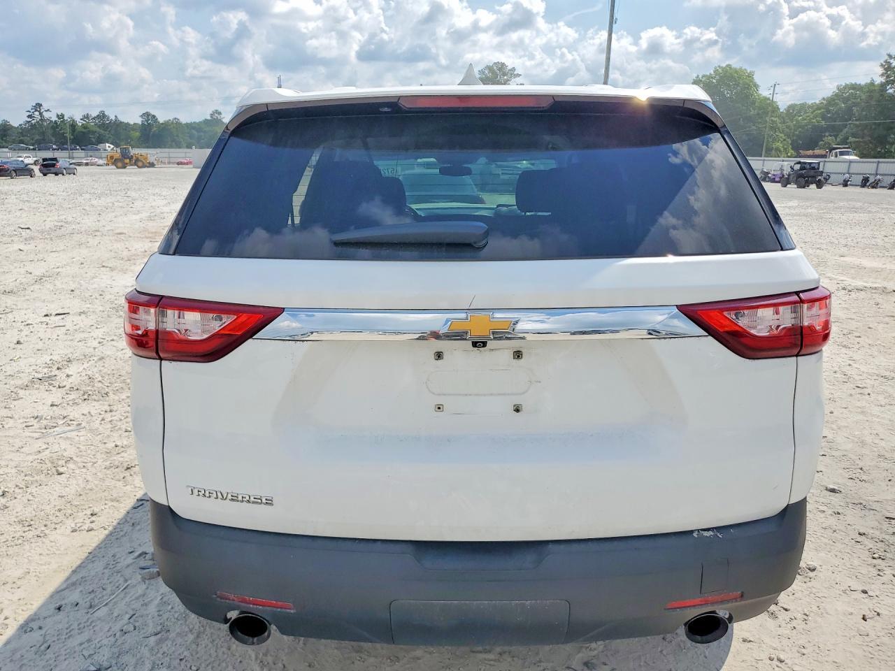 2021 Chevrolet Traverse Ls - Фото 6
