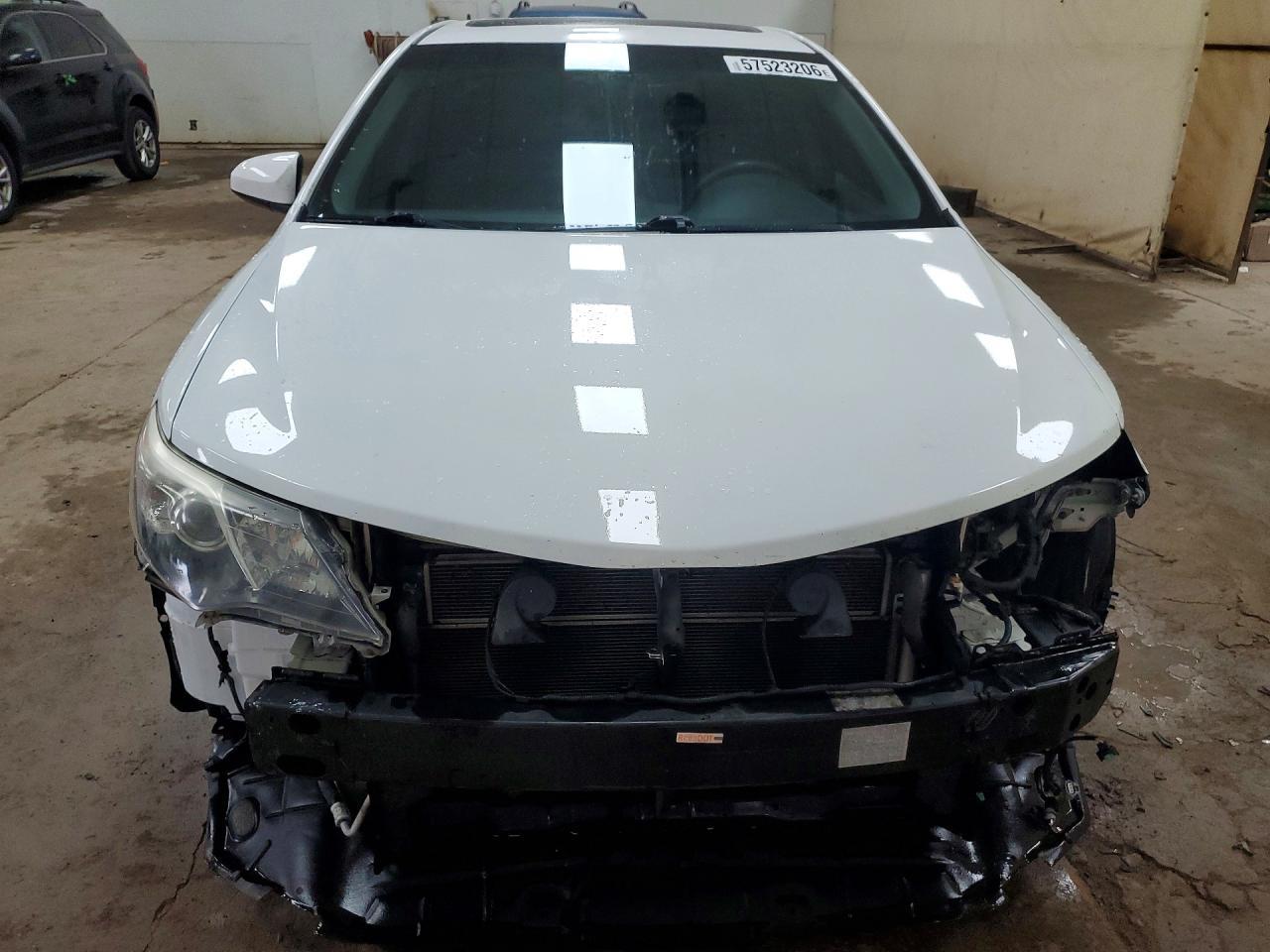 2014 Toyota Camry Hybrid Se - Image 5