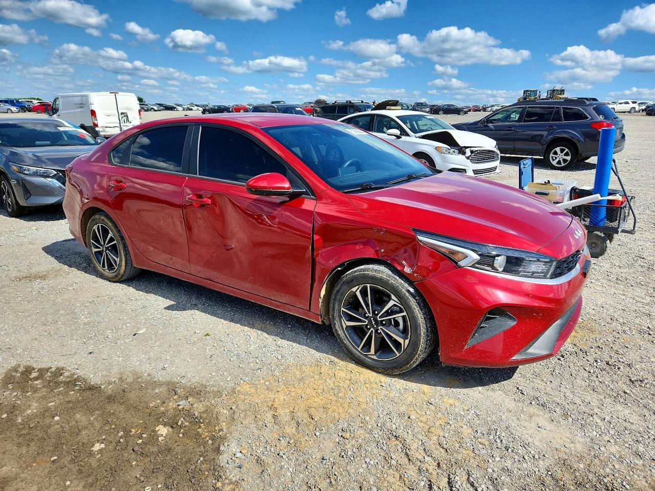 2024 Kia Forte Lxs - Фото 4