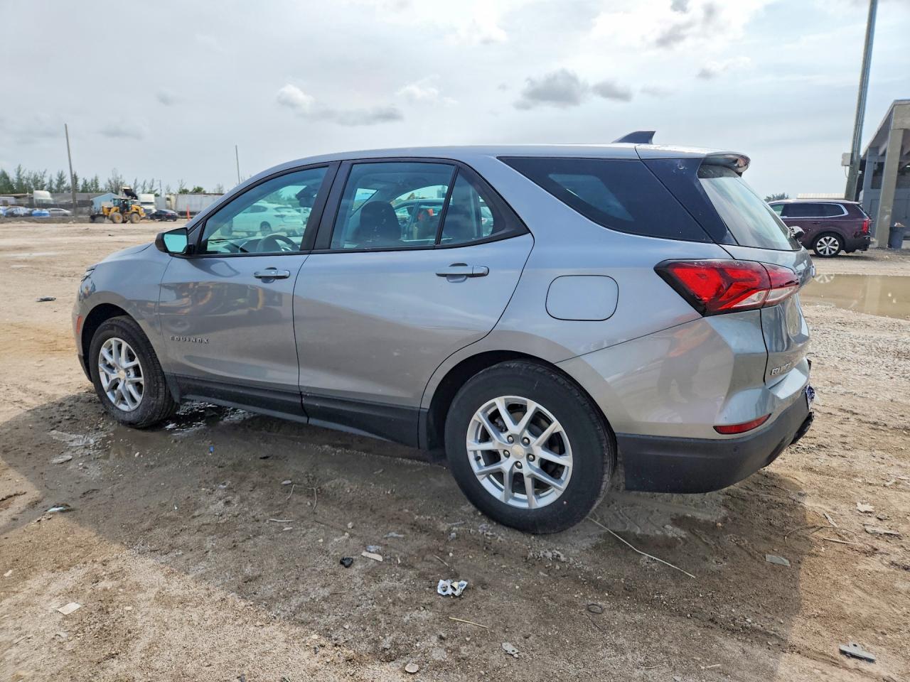 2023 Chevrolet Equinox Ls - Фото 2