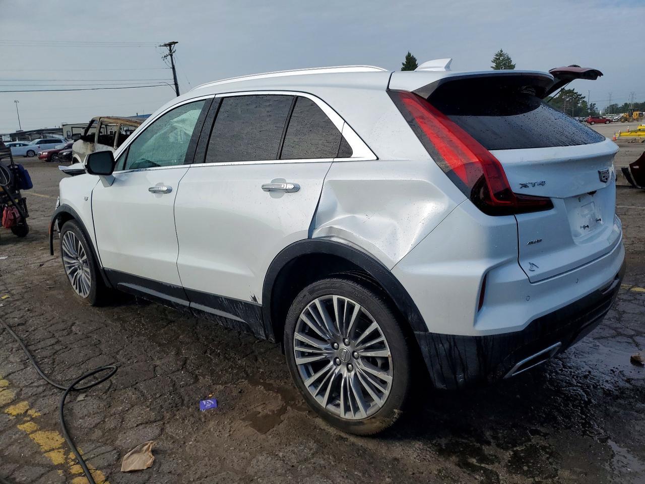 2024 Cadillac Xt4 Premium Luxury - Image 2