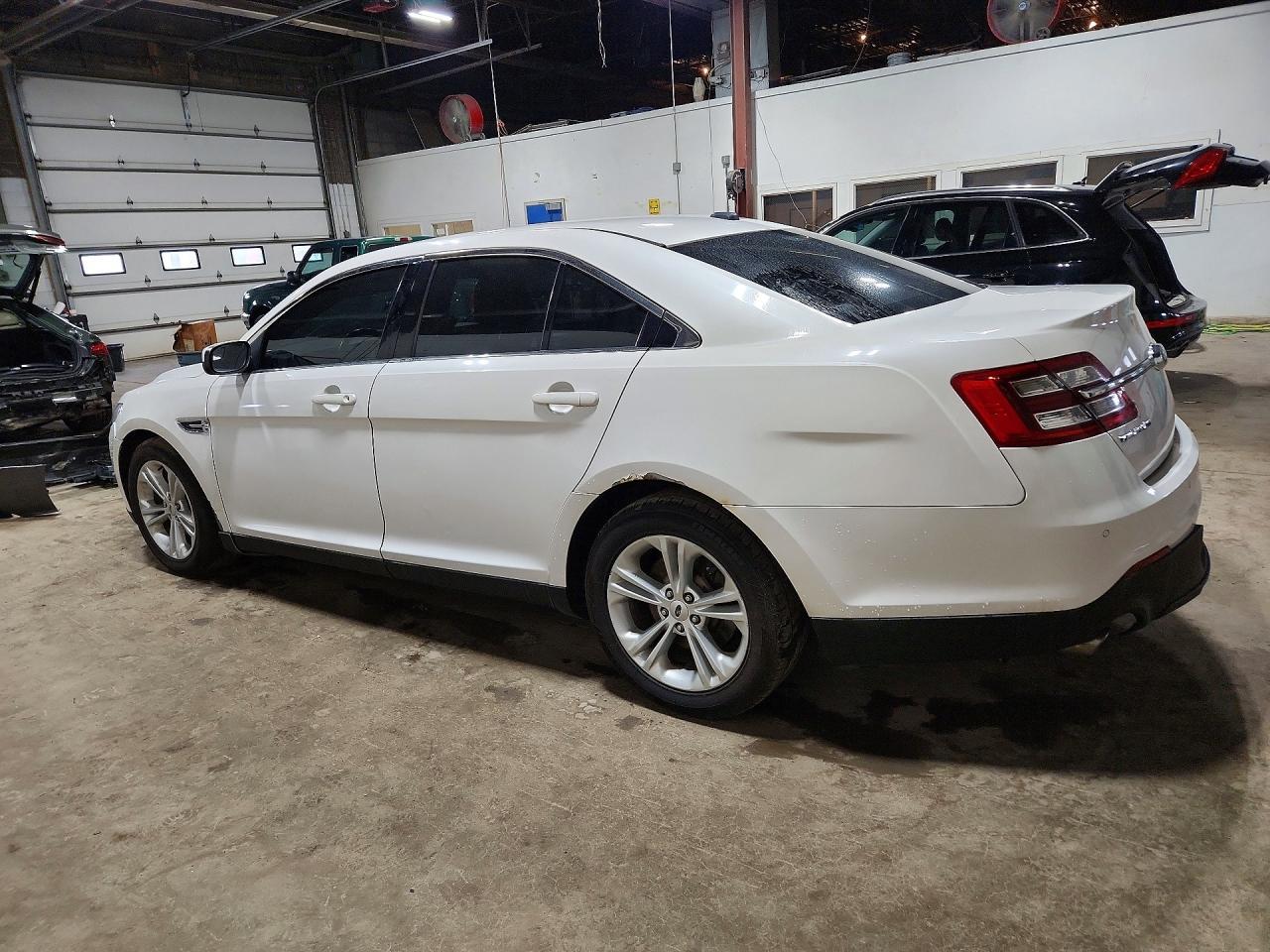 2014 Ford Taurus 4D - Фото 2