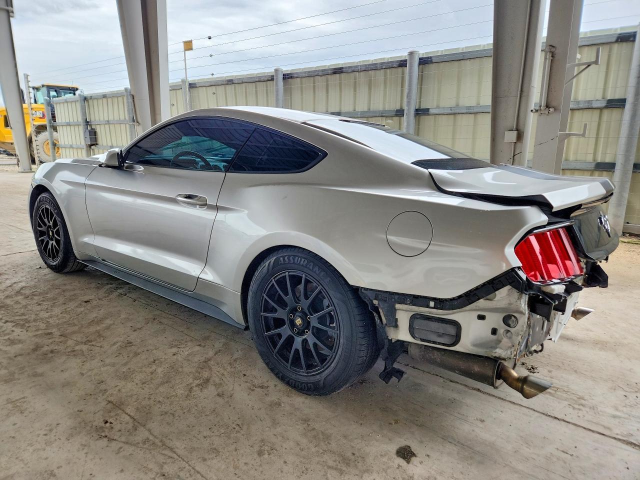 2017 Ford Mustang - Фото 2