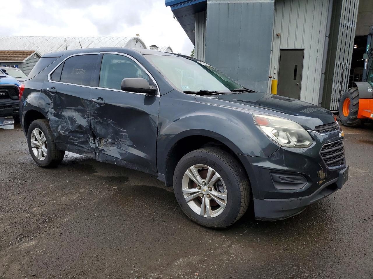 2017 Chevrolet Equinox Ls - Image 4