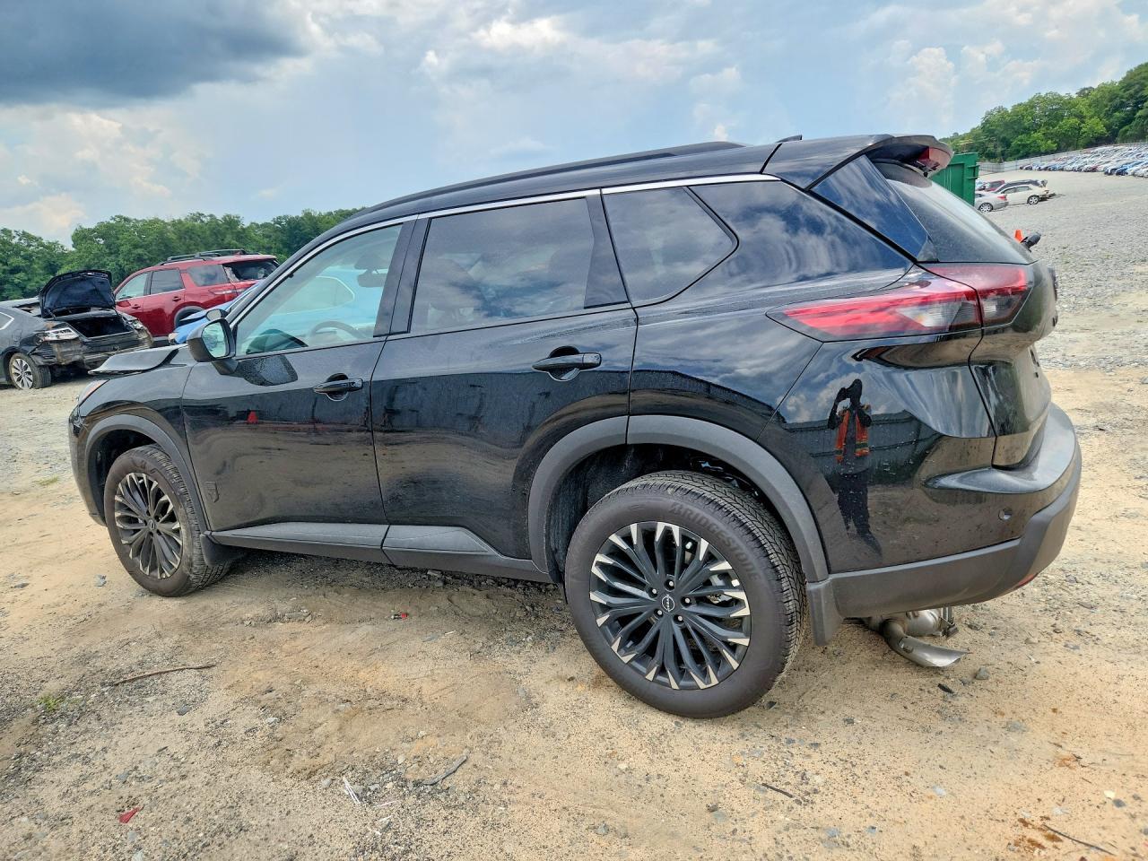 2026 Nissan Rogue Dark Armor - Image 2