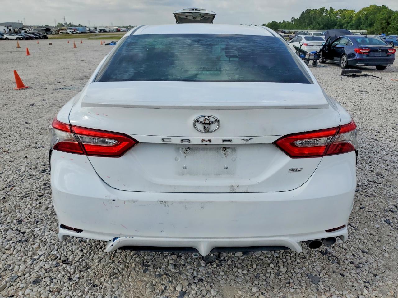 2018 Toyota Camry Se - Image 6