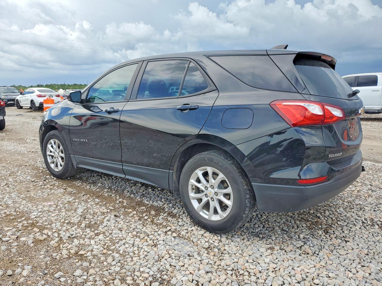 2020 Chevrolet Equinox Ls - Фото 2